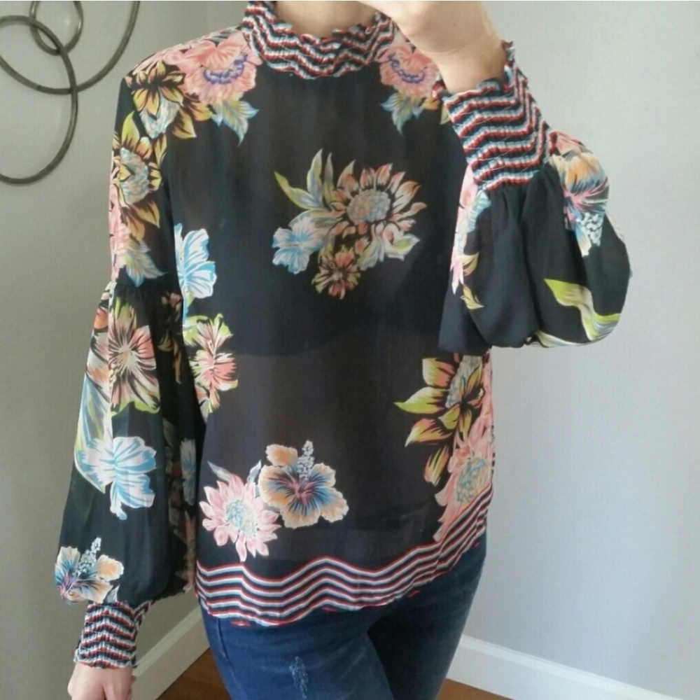 Vici Jealous Tomato Navy Blue Floral Blouse Size Small - Picture 5 of 11